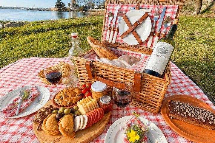 Picnic with Local Wines in Colonia