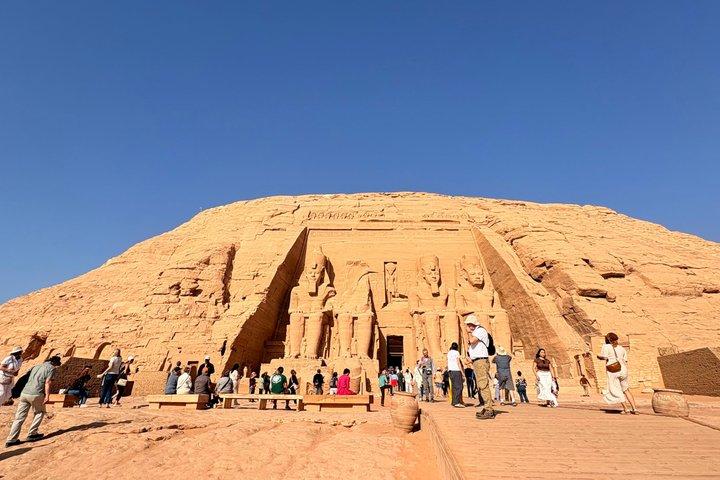 Tour de día completo a los Templos de Abu Simbel desde Asuán