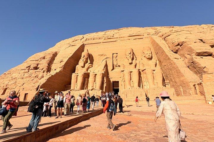 Tour de día completo a los Templos de Abu Simbel desde Asuán