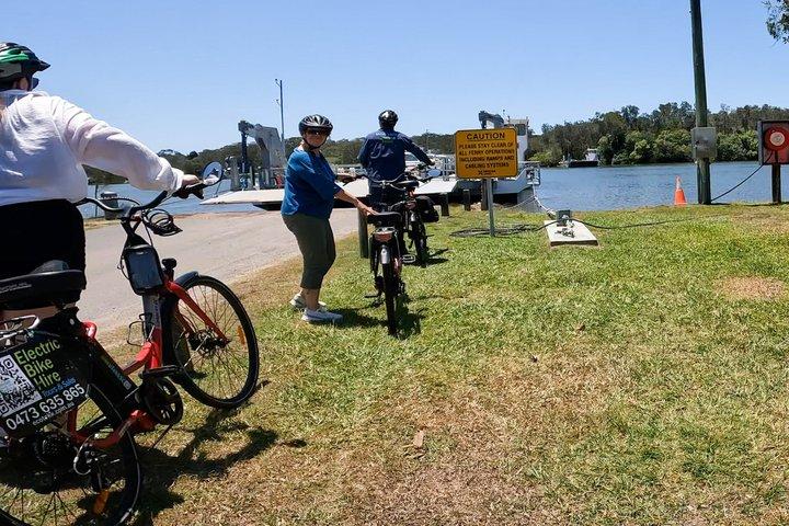 ヌーサ・ノースショアEバイクツアー(フェリー渡航付き)