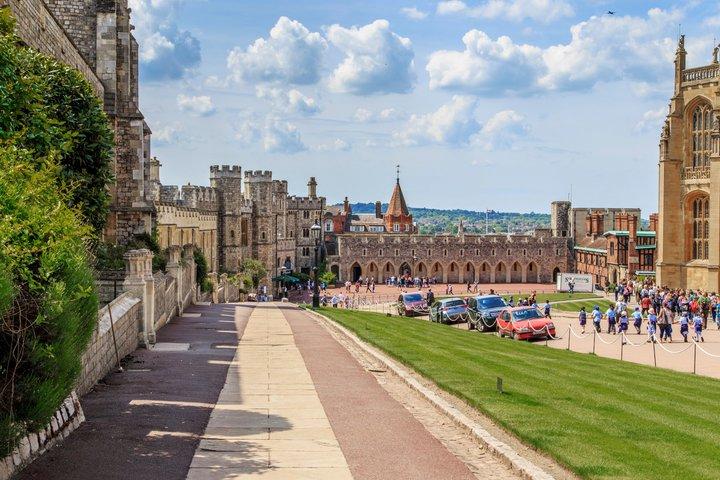 ロンドン、ウィンザー城、ストーンヘンジ、歴史的なウィンチェスター日帰りツアー
