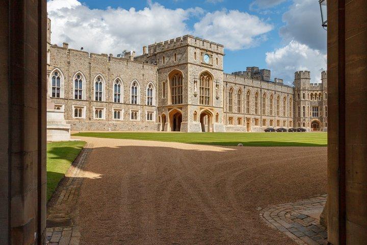 ロンドン、ウィンザー城、ストーンヘンジ、歴史的なウィンチェスター日帰りツアー