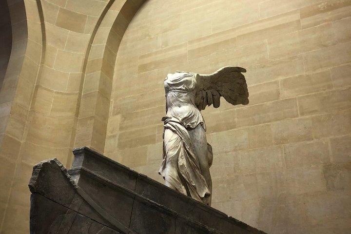 Entrée au musée du Louvre à Paris avec application d'audioguide