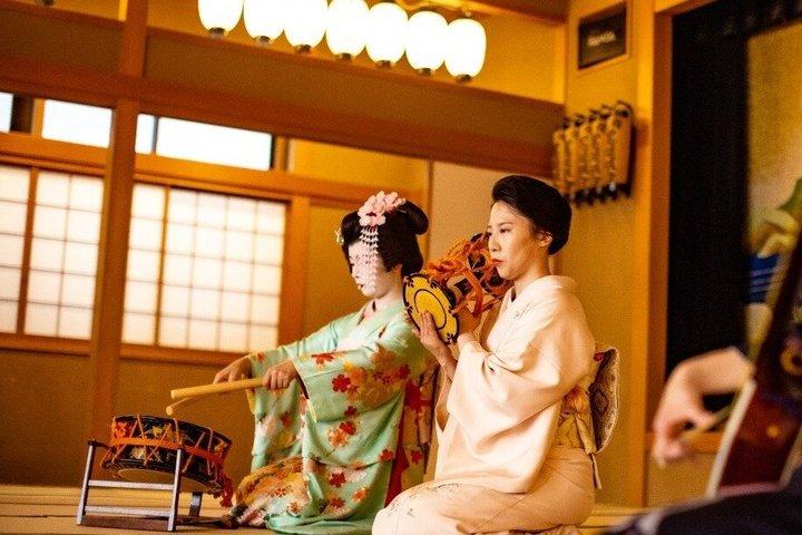 東京ゲイシャ体験：ダンスと伝統ゲーム付き