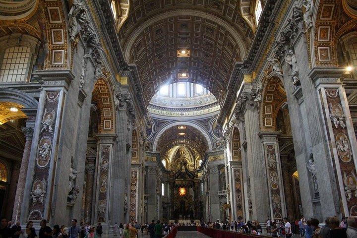 Skip the line St.Peter's Basilica with Guide tour with elevator