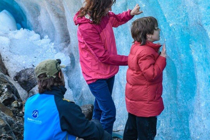Perito Moreno Boat & Walk to Touch the Glacier Ice (Safari Azul)