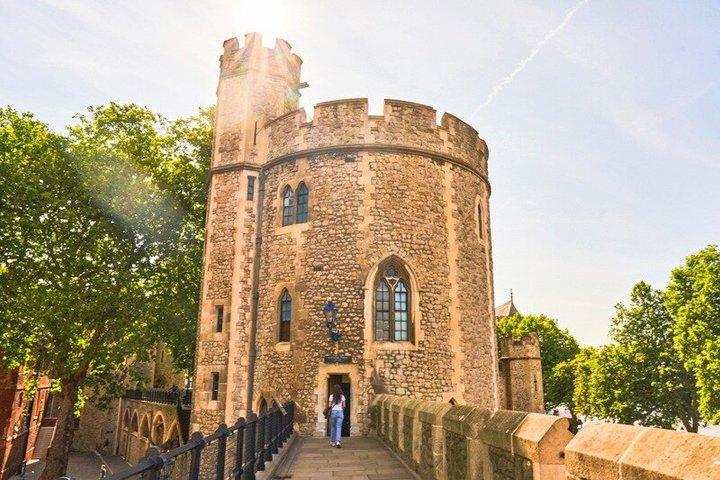 ロンドン塔のタワー・オブ・ロンドンツアー（王冠の宝石へのアクセス付き）