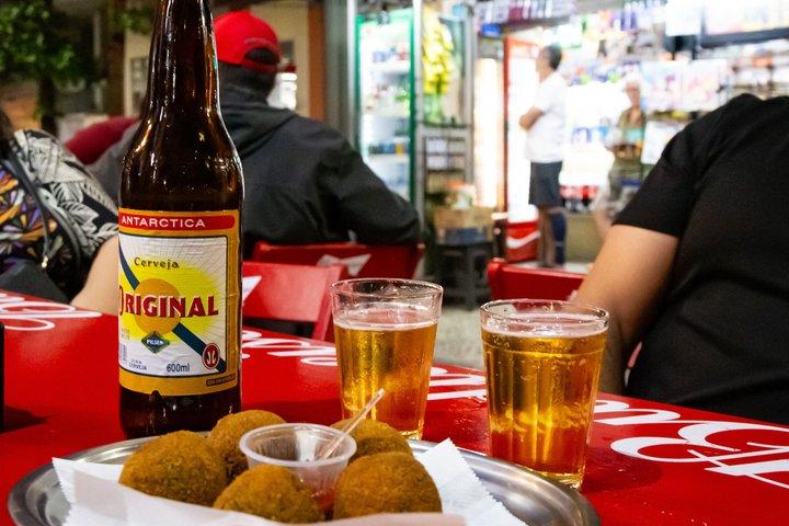 プライベート・コパカバーナ・ボテキニョツアー：カリオカのように食べて飲む