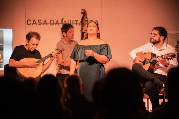 Porto: Fado show with Port wine at Casa da Guitarra