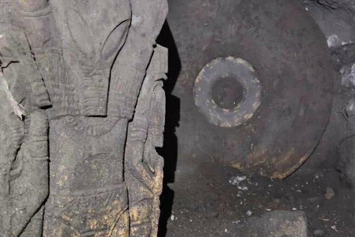 未知の古代遺物とエイリアン工芸品博物館ツアー
