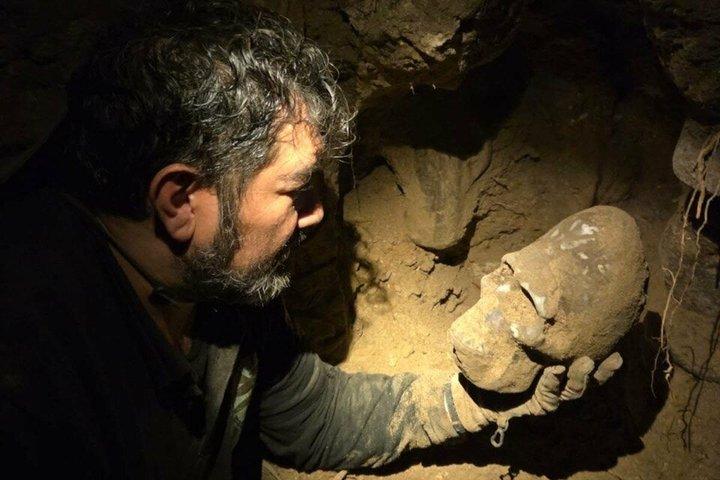 未知の古代遺物とエイリアン工芸品博物館ツアー