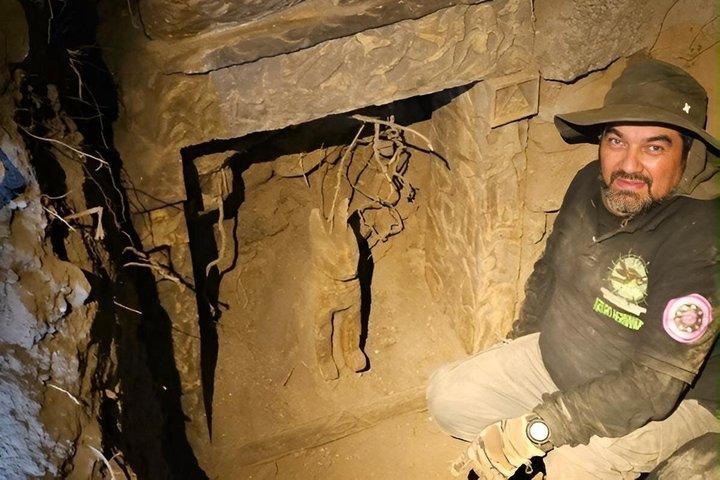 未知の古代遺物とエイリアン工芸品博物館ツアー