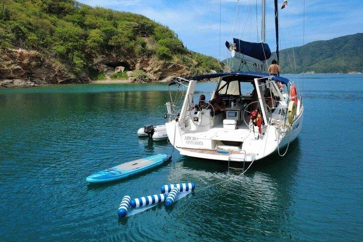 Barca a vela di lusso a Tayrona