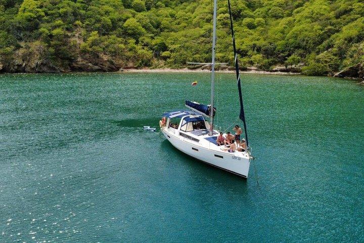 Barca a vela di lusso a Tayrona