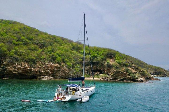 Barca a vela di lusso a Tayrona