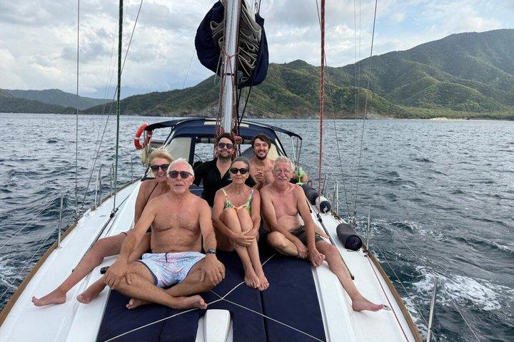 Barca a vela di lusso a Tayrona