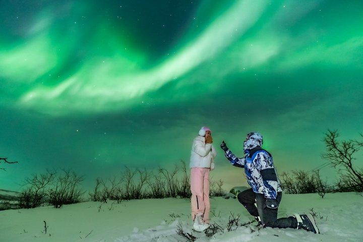 トロムソフィヨルドランド8ゲストプロ北極海沿いのオーロラ