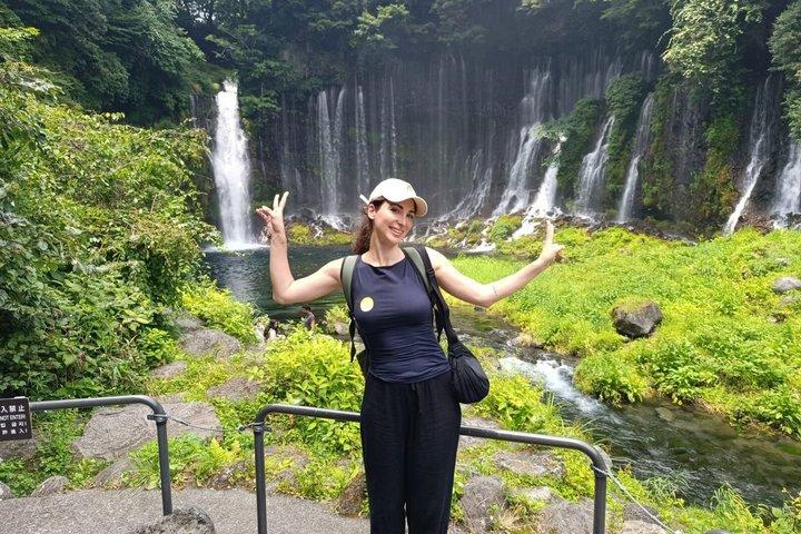 新幹線北斎列車とわさび農園で富士山を眺めるツアー