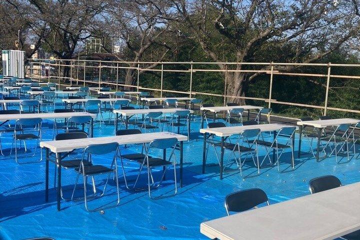 テーブル席と椅子席を設けた土浦花火大会