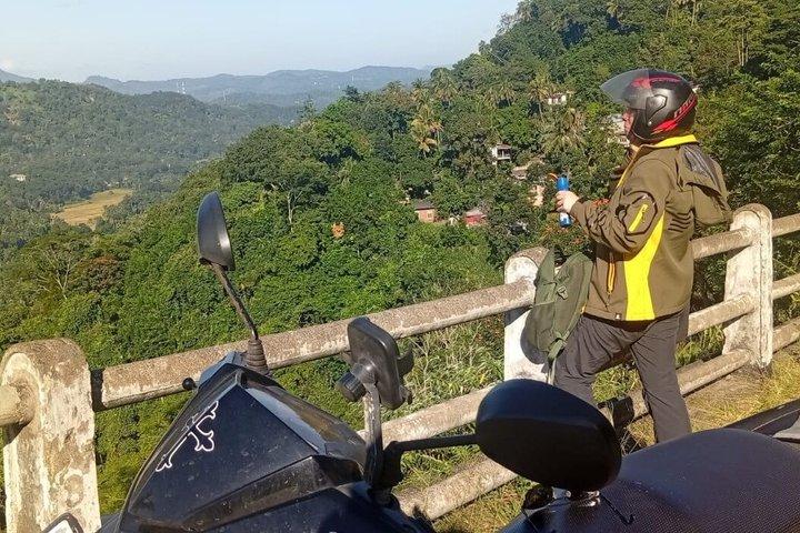 風光明媚な丘陵地帯を体験するコロンボ～キャンディ・バイク・ツアー