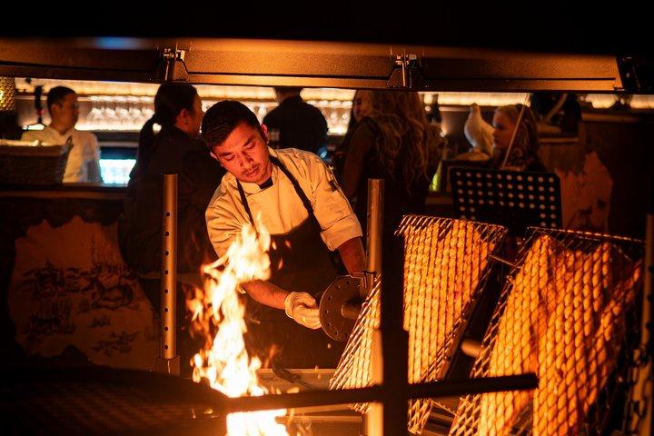 北極圏スノーキャッスル訪問（ラッピッシュディナー付き）小グループツアー