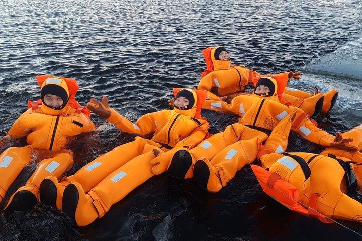 ロヴァニエミ：氷上クルーズと氷浮遊の北極探検