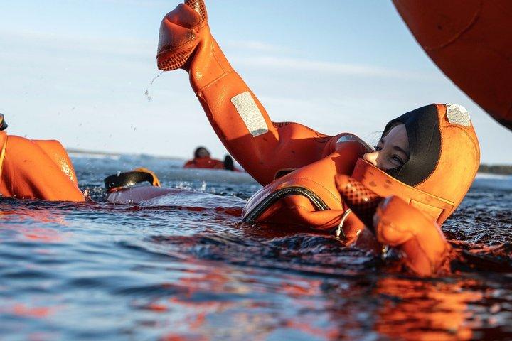 ロヴァニエミ：氷上クルーズと氷浮遊の北極探検