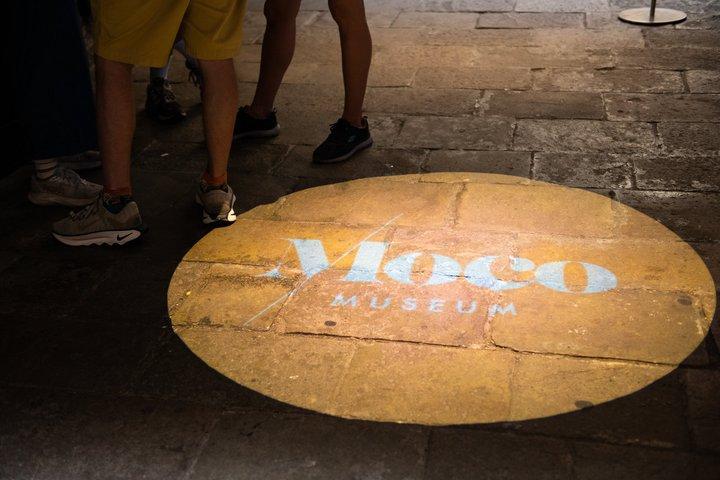 バルセロナストリートアートツアーエルボルンとMOCO美術館を探索