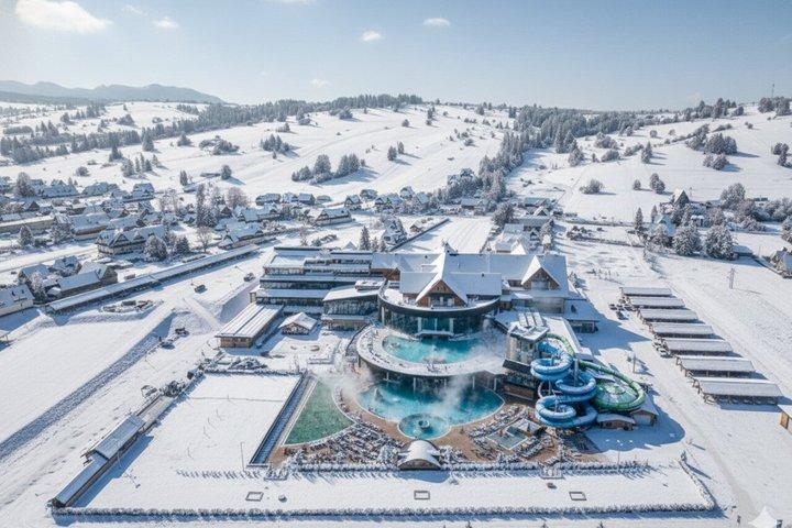 クラクフ・ザコパネ地域 スノーモービルアドベンチャーと温泉