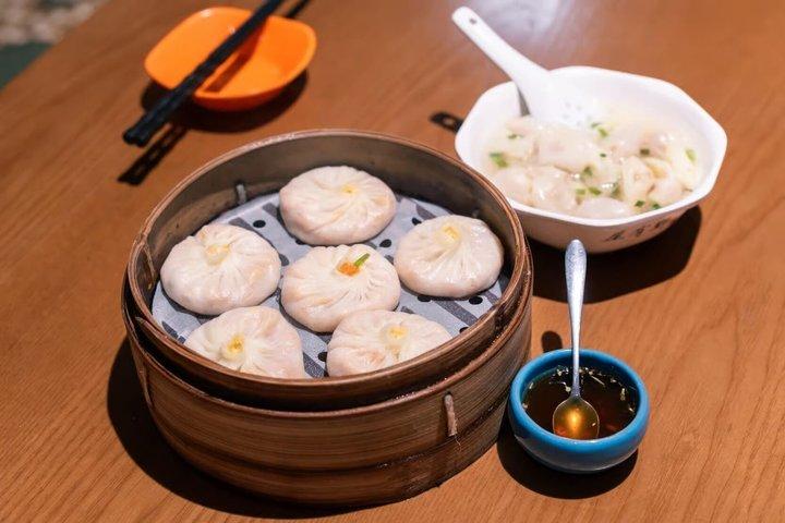 Old Shanghai Signature Food Tour with 14+ Tasters by FoodaQuest