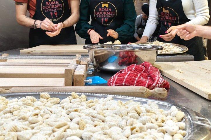 ローマ料理にキリスト教の要素を取り入れた、パスタの前菜とティラミスが特徴の料理。