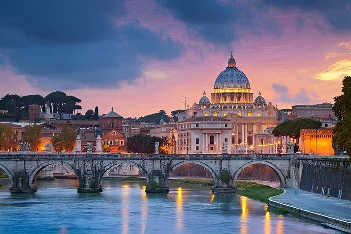 Create The Rome Tour in Private Golf Cart Choosing Each Stop