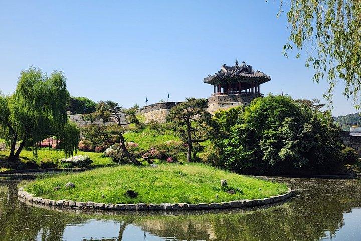 水城要塞と韓国語民俗村ツアー（ソウル発）