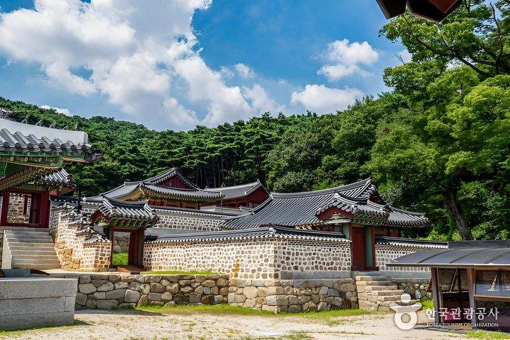 水城要塞と韓国語民俗村ツアー（ソウル発）