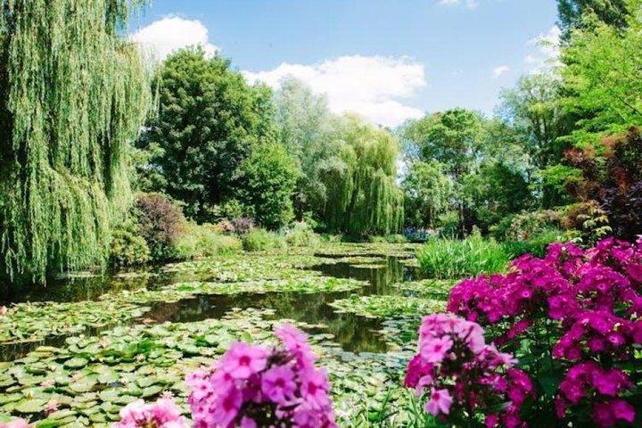 パリでのクロード・モネの家と睡蓮の庭園ツアー