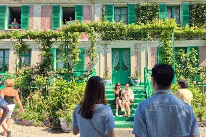 パリでのクロード・モネの家と睡蓮の庭園ツアー