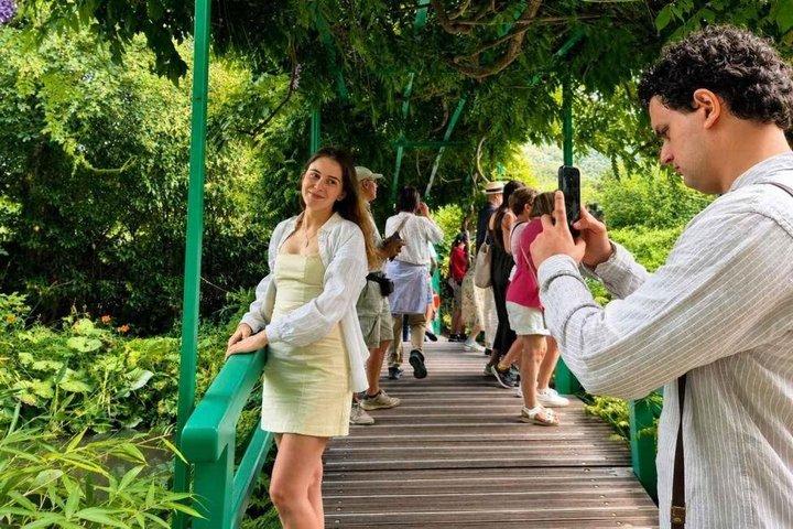 パリでのクロード・モネの家と睡蓮の庭園ツアー