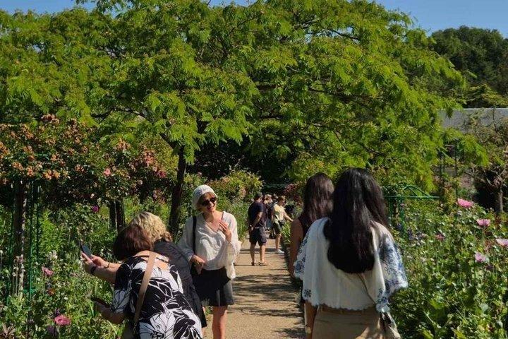 パリでのクロード・モネの家と睡蓮の庭園ツアー