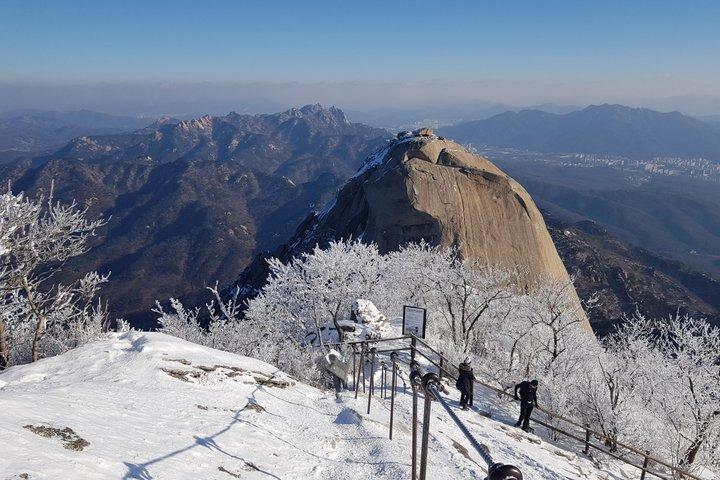 山の専門家と一緒に北漢山ピーク（白雲台：836.5m）へのプライベートハイキングツアー