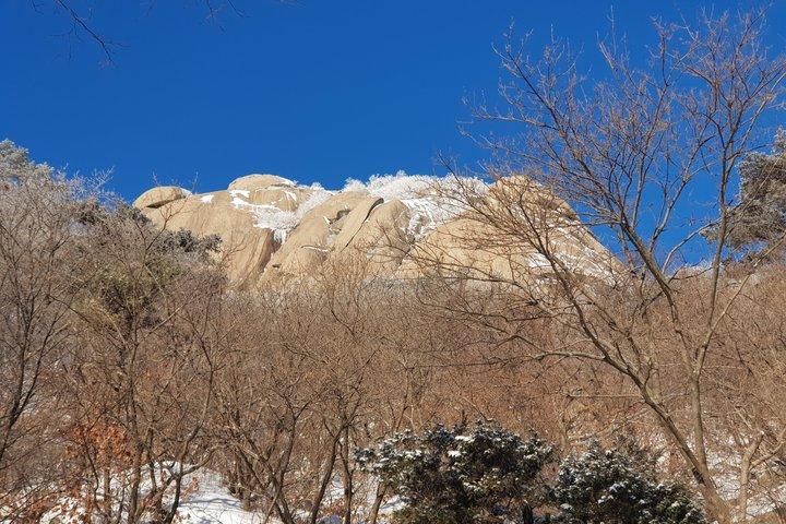 山の専門家と一緒に北漢山ピーク（白雲台：836.5m）へのプライベートハイキングツアー