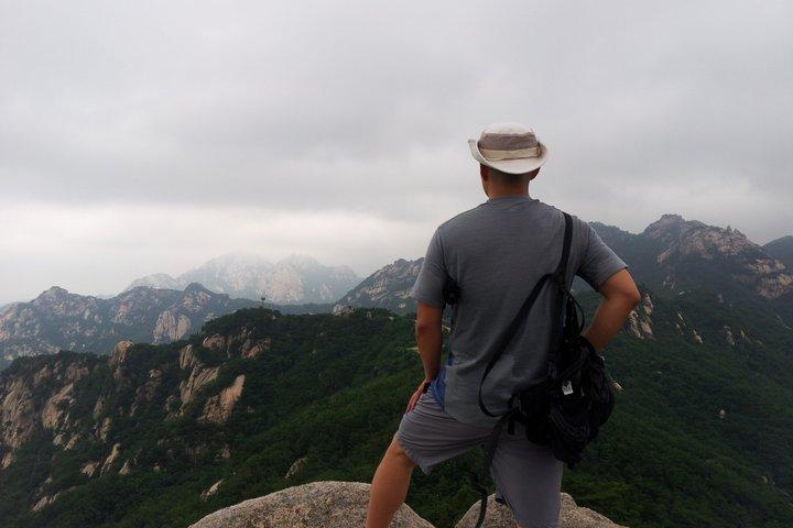 山の専門家と一緒に北漢山ピーク（白雲台：836.5m）へのプライベートハイキングツアー