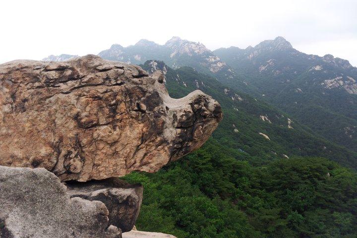 山の専門家と一緒に北漢山ピーク（白雲台：836.5m）へのプライベートハイキングツアー