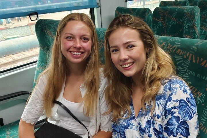 デリー発タージマハル日帰りツアー（特急列車利用、5つ星の食事付き）