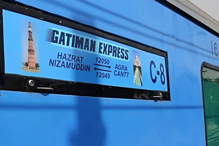 ガティマン列車タージマハルツアー、5名-スターマリオットランチ付き