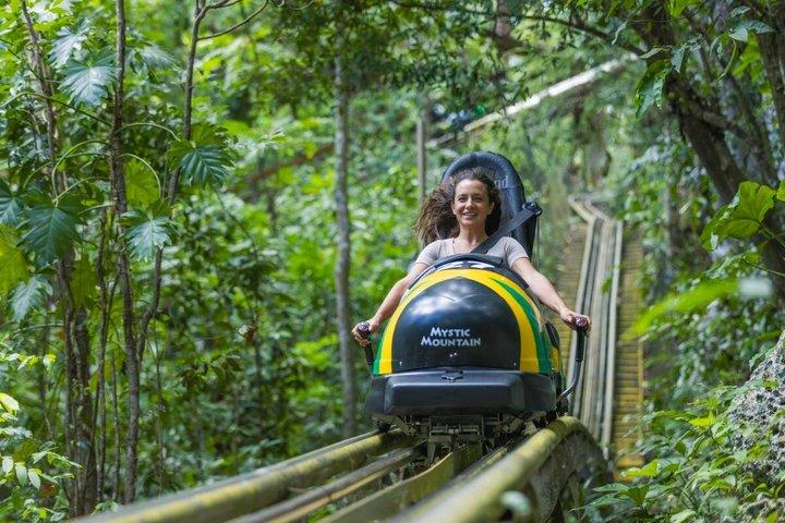 プライベート・ダンズ川の滝 + ミスティック・マウンテンまたはブルーホール・オプション