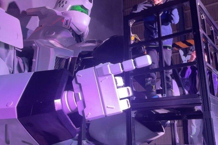 Giant Robot Boarding and Piloting Experience in Tokyo