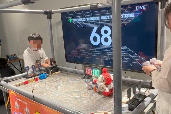 Giant Robot Boarding and Piloting Experience in Tokyo