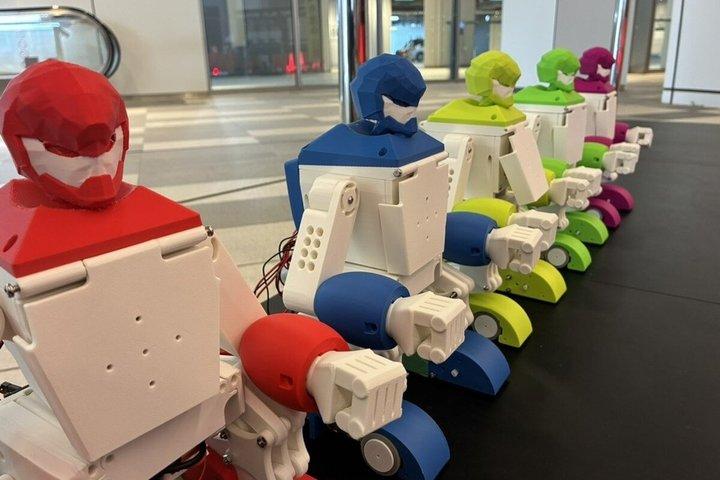 Giant Robot Boarding and Piloting Experience in Tokyo