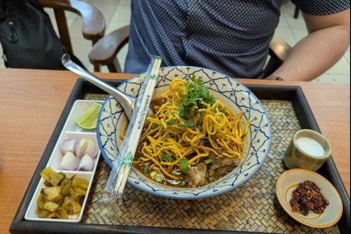 チェンライ寺院プライベートツアーとその他のオプション