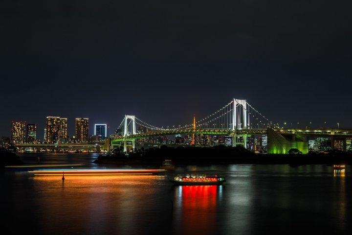 東京でのストレッチリムジンによるプライベートナイトクルーズ